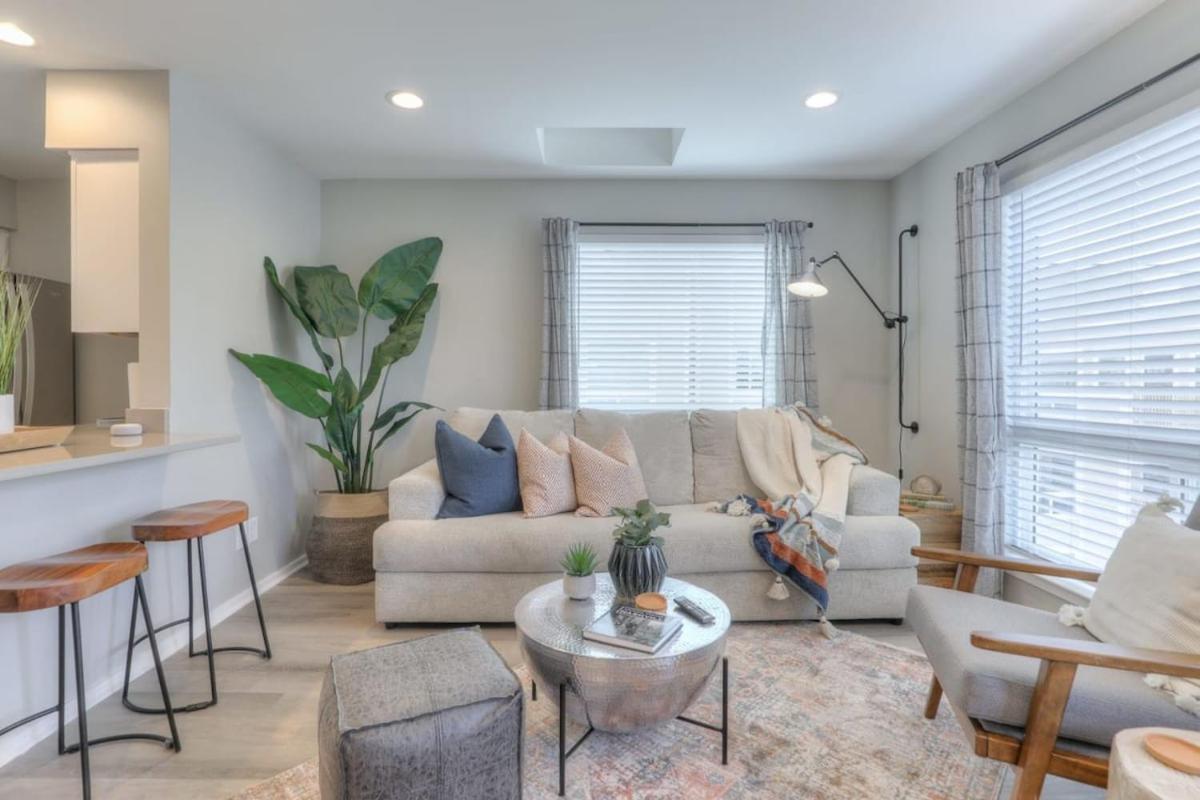 Walk To Broadway Riverfront Condo With Pool Nashville Eksteriør bilde