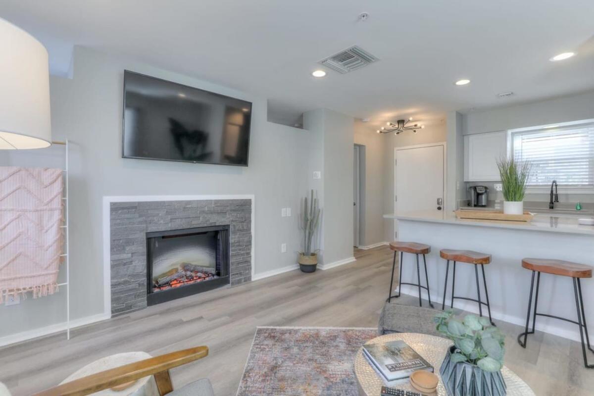 Walk To Broadway Riverfront Condo With Pool Nashville Eksteriør bilde