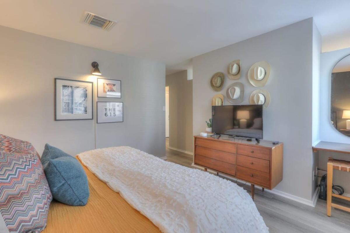 Walk To Broadway Riverfront Condo With Pool Nashville Eksteriør bilde