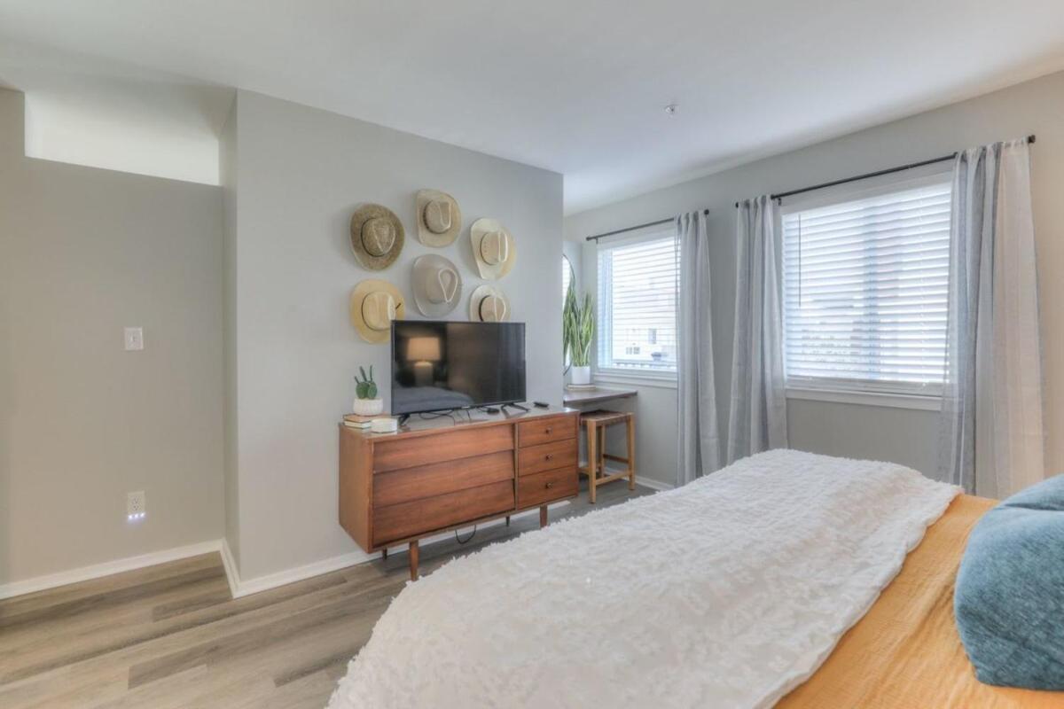 Walk To Broadway Riverfront Condo With Pool Nashville Eksteriør bilde