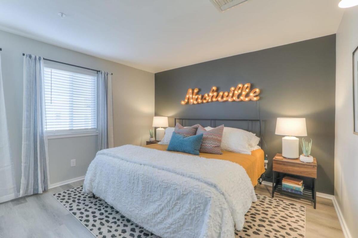 Walk To Broadway Riverfront Condo With Pool Nashville Eksteriør bilde