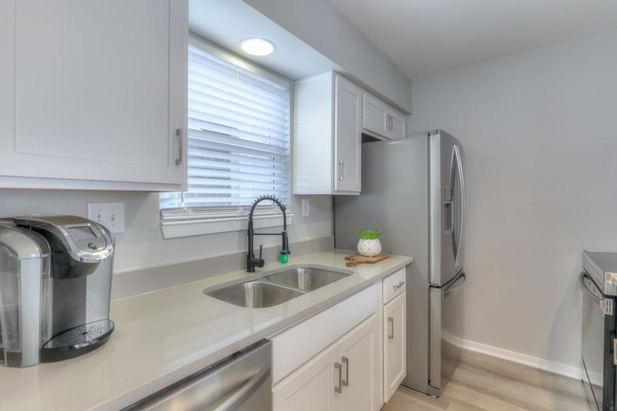 Walk To Broadway Riverfront Condo With Pool Nashville Eksteriør bilde