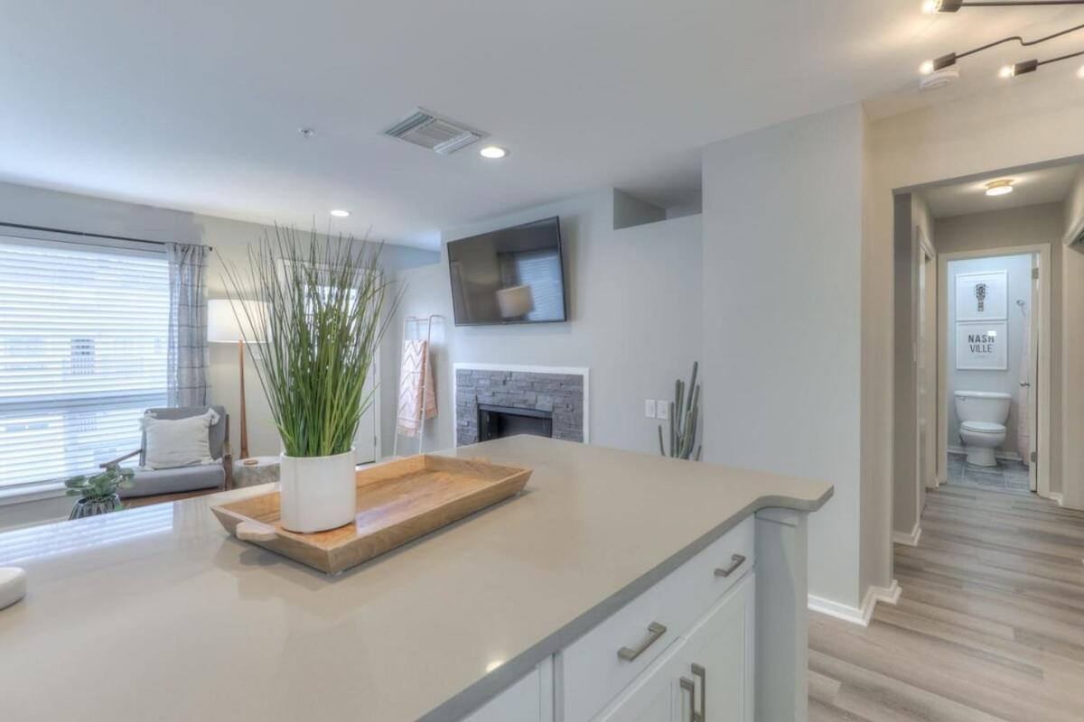 Walk To Broadway Riverfront Condo With Pool Nashville Eksteriør bilde