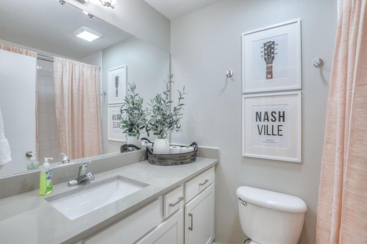 Walk To Broadway Riverfront Condo With Pool Nashville Eksteriør bilde