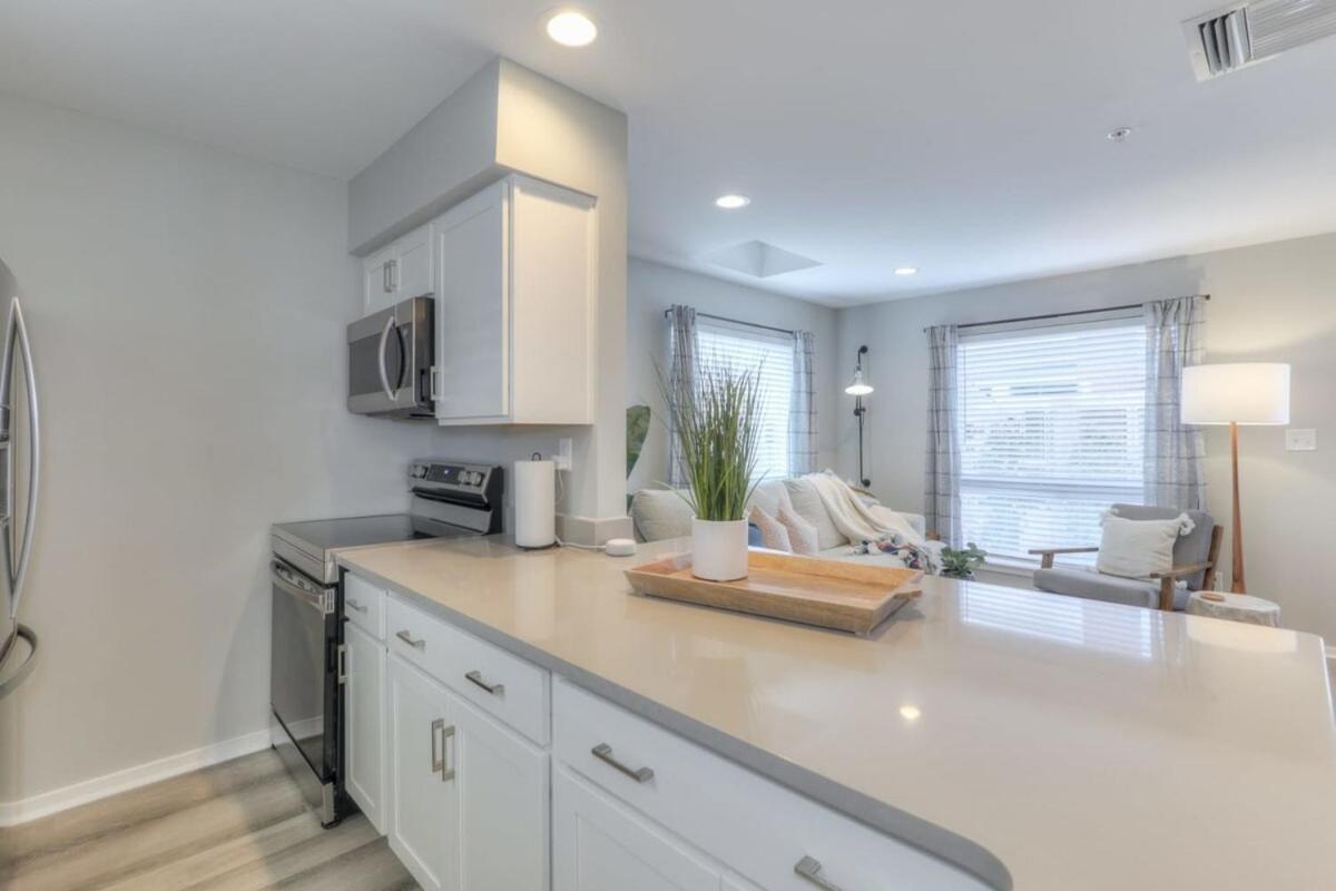 Walk To Broadway Riverfront Condo With Pool Nashville Eksteriør bilde