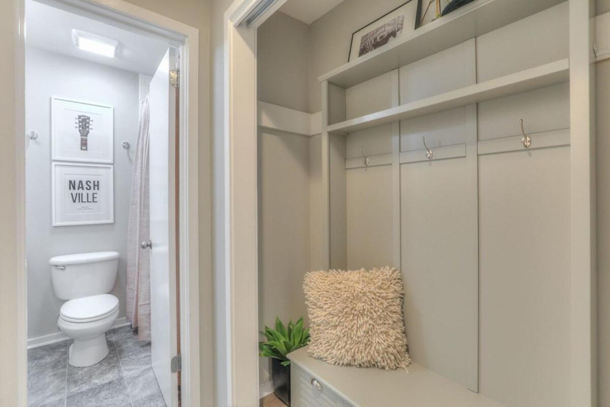 Walk To Broadway Riverfront Condo With Pool Nashville Eksteriør bilde