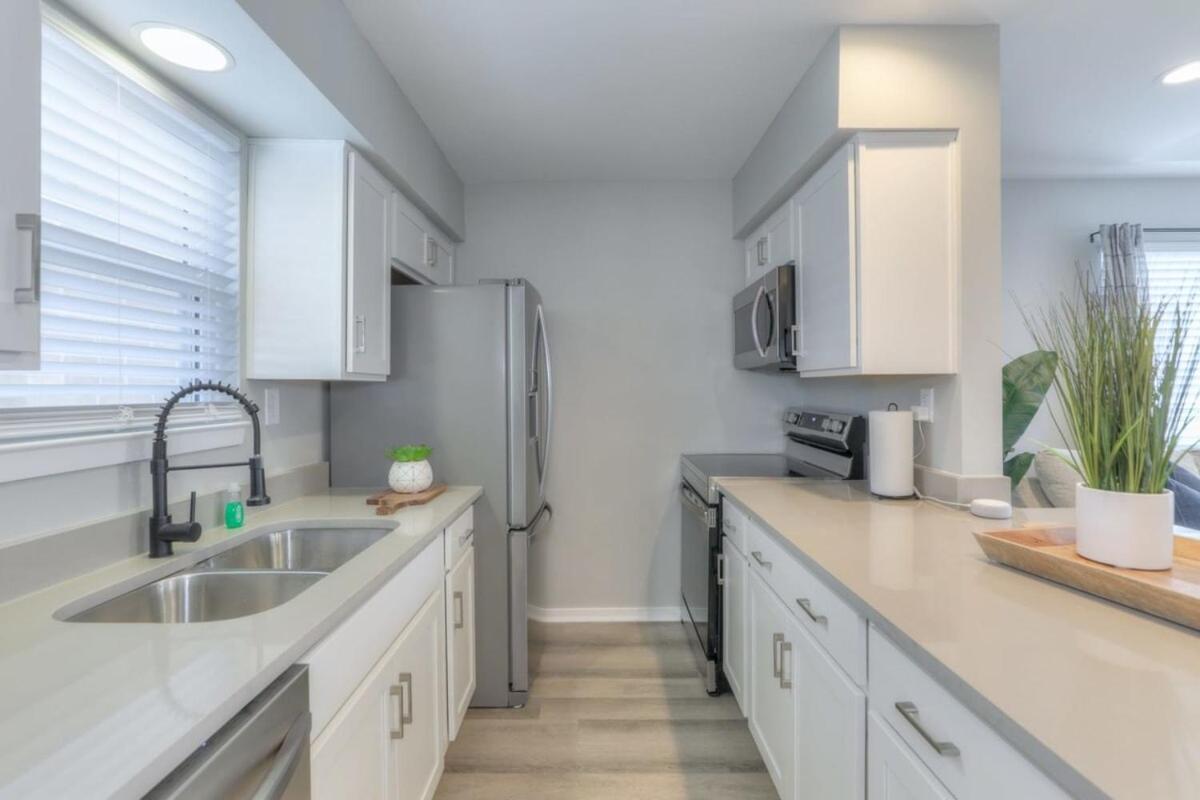 Walk To Broadway Riverfront Condo With Pool Nashville Eksteriør bilde