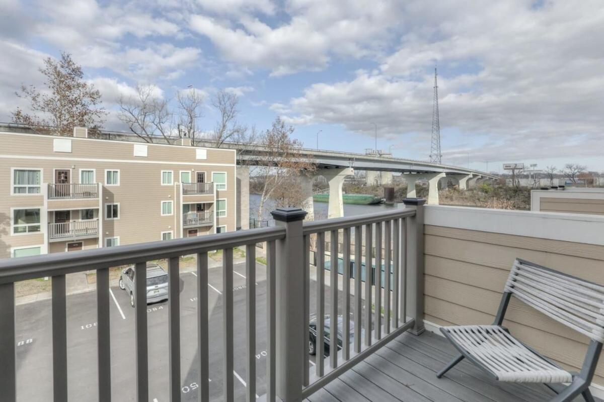 Walk To Broadway Riverfront Condo With Pool Nashville Eksteriør bilde