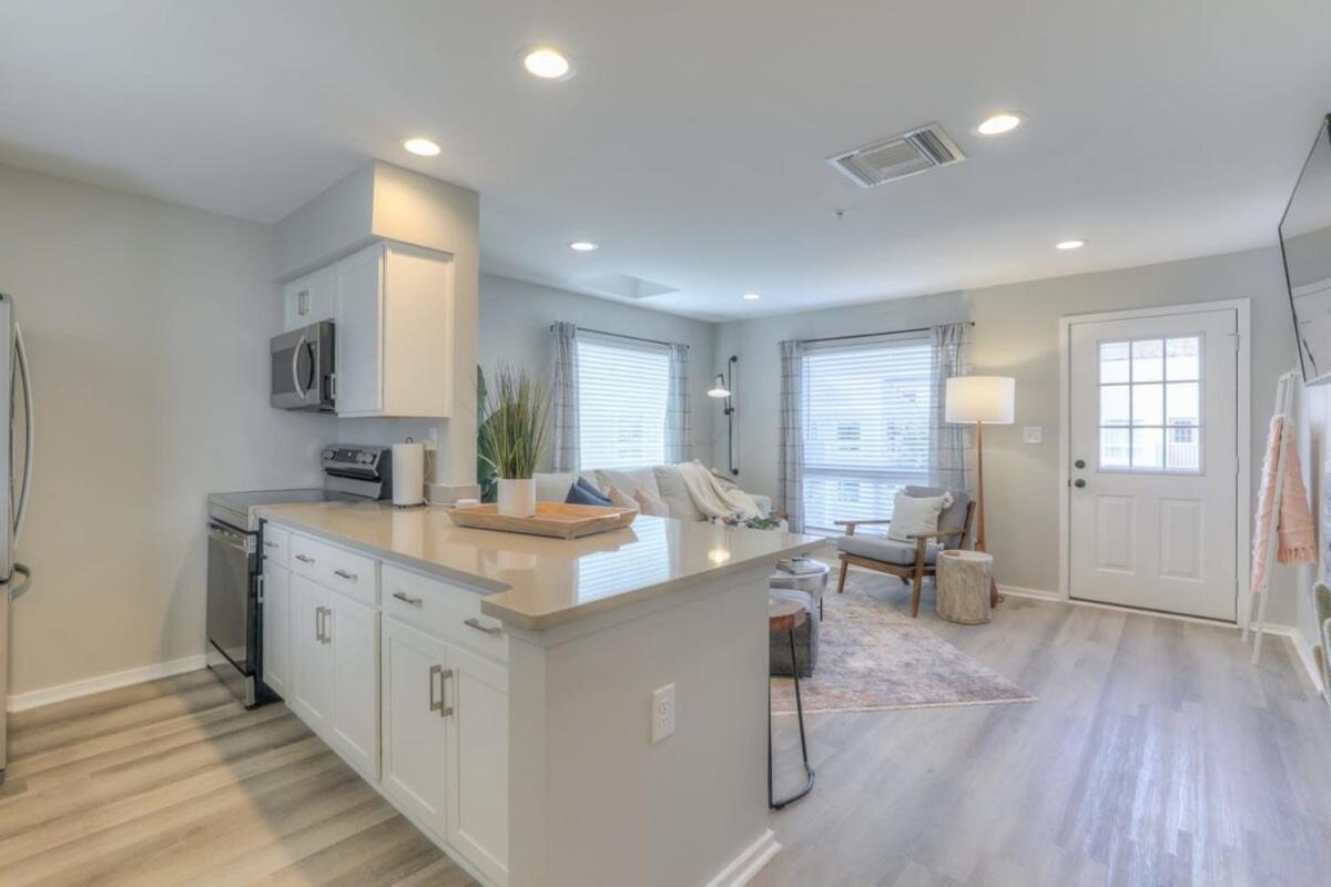 Walk To Broadway Riverfront Condo With Pool Nashville Eksteriør bilde