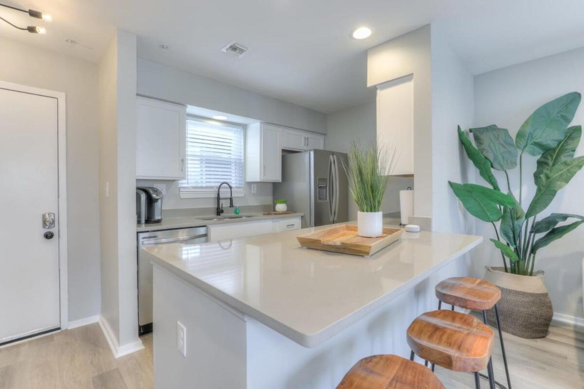 Walk To Broadway Riverfront Condo With Pool Nashville Eksteriør bilde