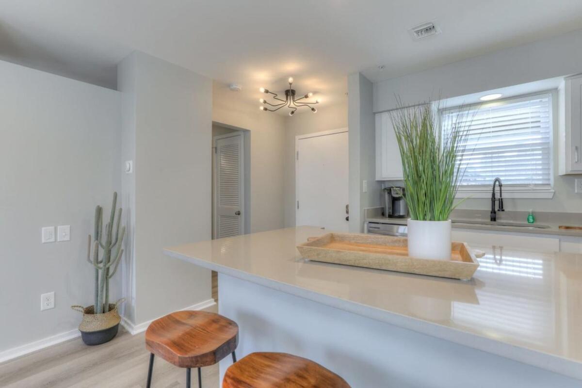 Walk To Broadway Riverfront Condo With Pool Nashville Eksteriør bilde