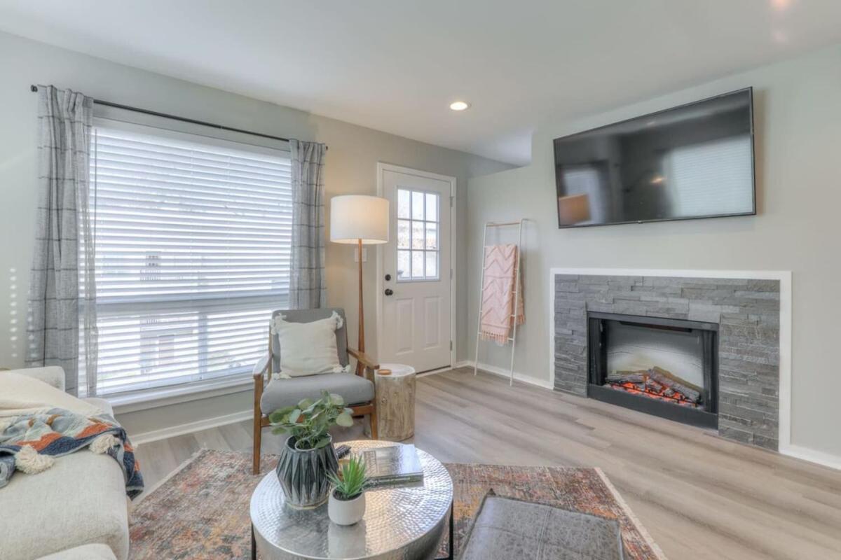 Walk To Broadway Riverfront Condo With Pool Nashville Eksteriør bilde