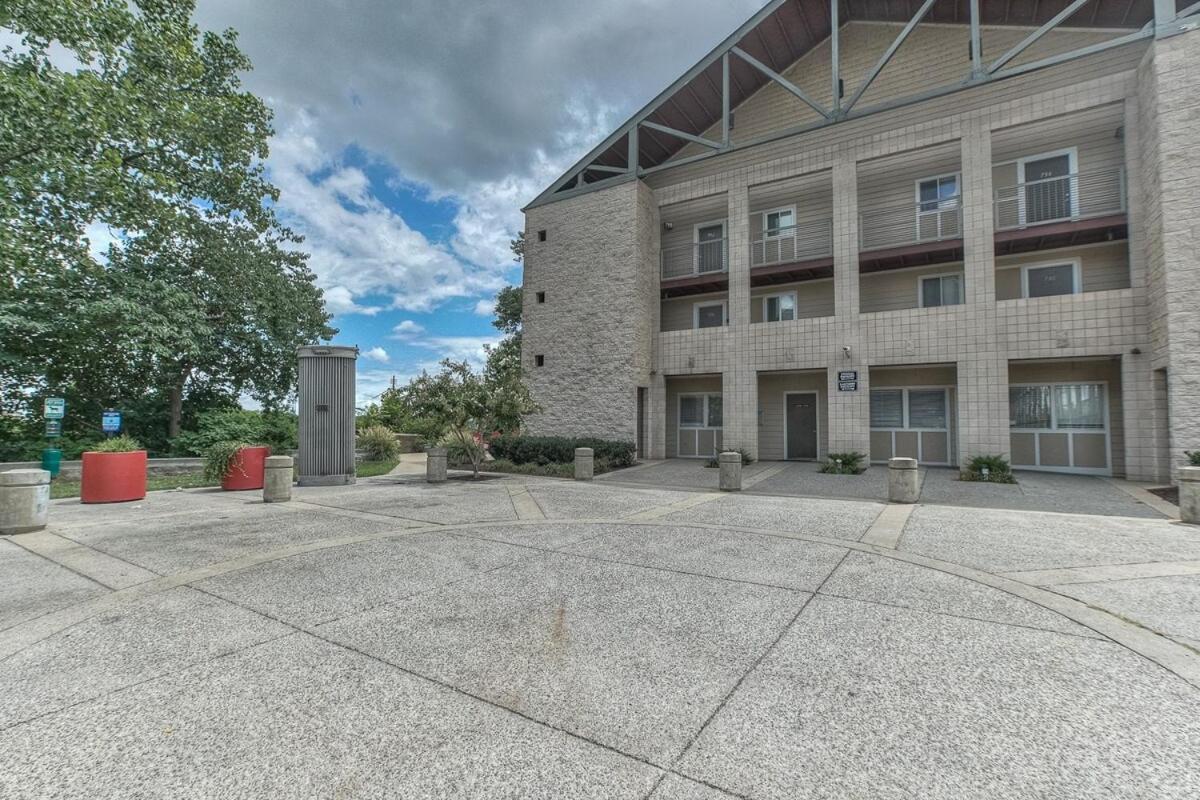 Walk To Broadway Riverfront Condo With Pool Nashville Eksteriør bilde